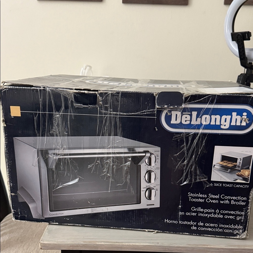 DeLonghi Silver Convection Toaster Oven with Broiler